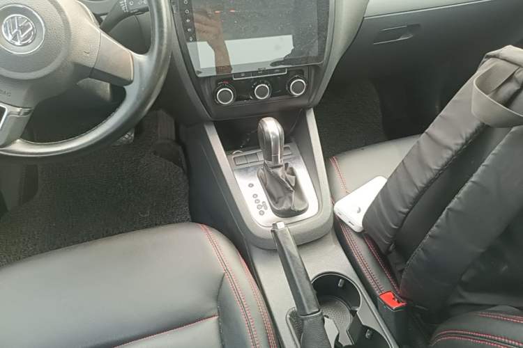 Used Volkswagen Sagitar 2014 Revised Version 1.6L Automatic Leading Edition Gear Lever