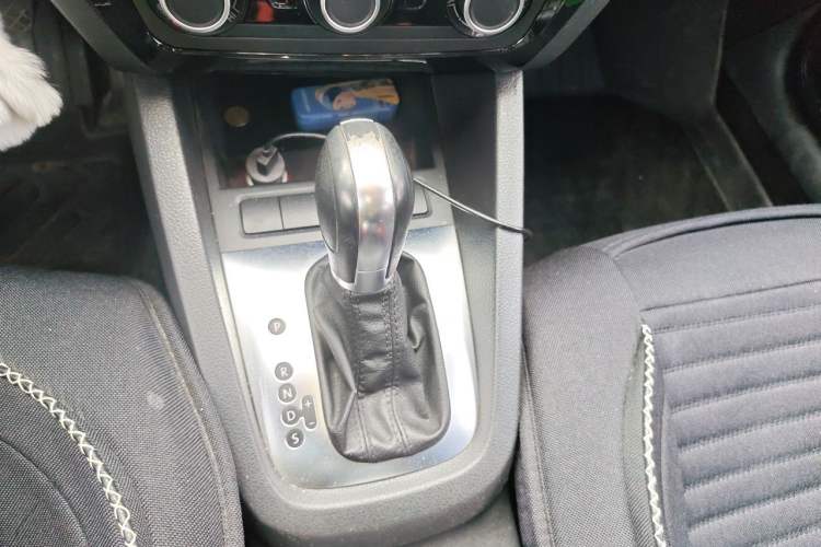 Used Volkswagen Sagitar 2014 Revised Version 1.6L Automatic Leading Edition Gear Lever