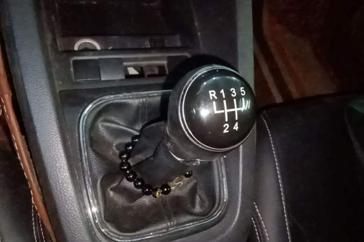 Used Volkswagen Sagitar 2014 Revised Version 1.6L Manual Comfort Edition Gear Lever