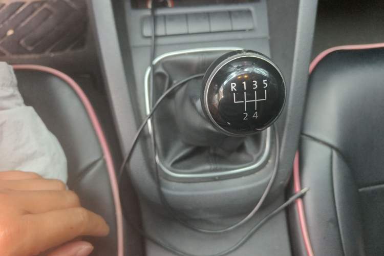 Used Volkswagen Sagitar 2014 Revised Version 1.6L Manual Comfort Edition Gear Lever