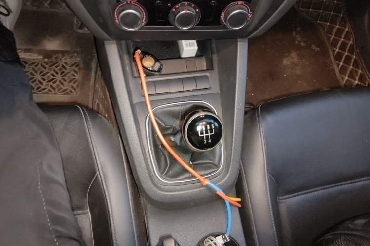 Used Volkswagen Sagitar 2014 Revised Version 1.6L Manual Comfort Edition Gear Lever