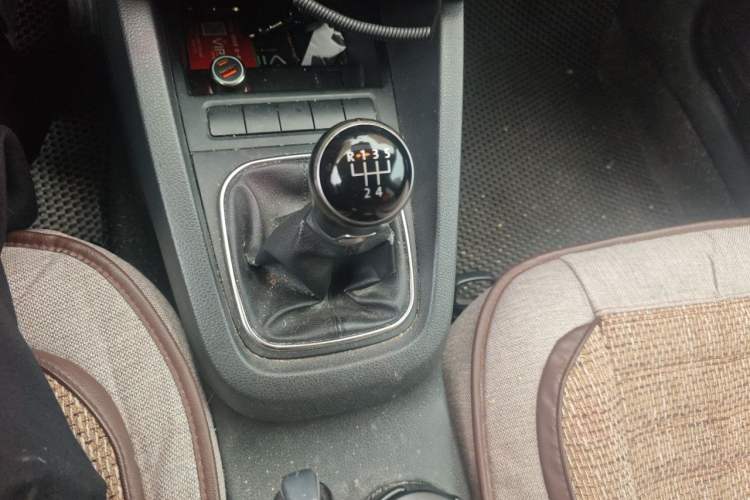 Used Volkswagen Sagitar 2014 Revised Version 1.6L Manual Comfort Edition Gear Lever
