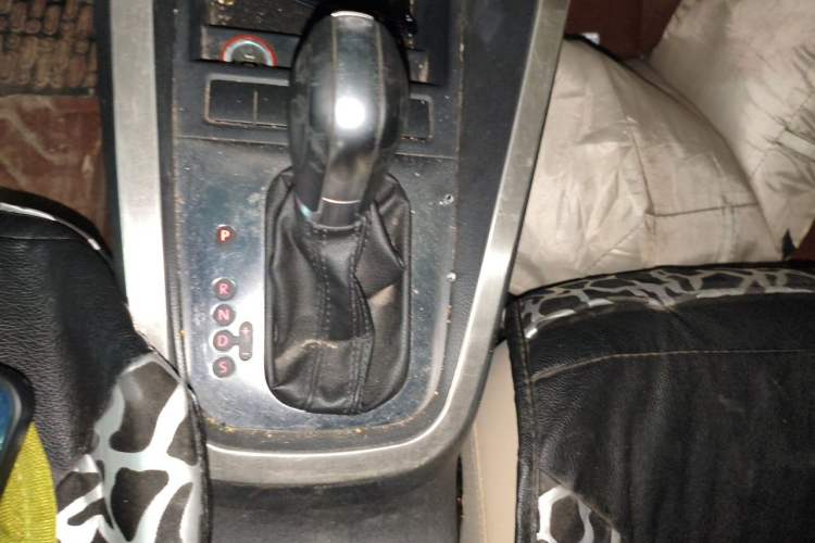 Used Volkswagen Sagitar 2014 1.6L Automatic Comfort Model Gear Lever