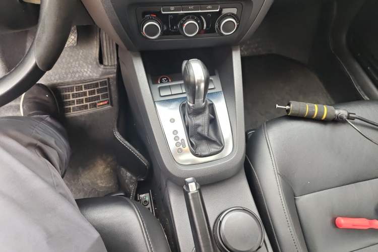 Used Volkswagen Sagitar 2014 Revised Version 1.6L Automatic Leading Edition Gear Lever