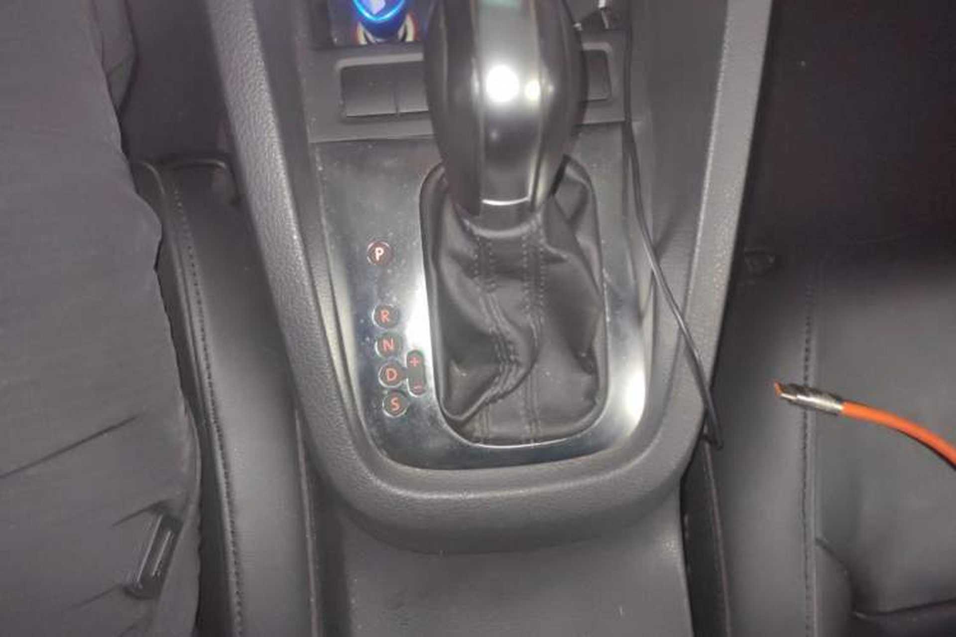 Used Volkswagen Sagitar 2014 Revised Version 1.4TSI Automatic Luxury Edition Gear Lever