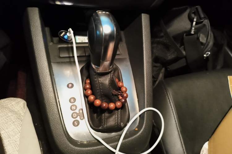 Used Volkswagen Sagitar 2014 1.4TSI Automatic Luxury Model Gear Lever