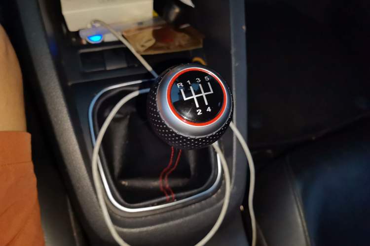 Used Volkswagen Sagitar 2014 Revised Version 1.4TSI Manual Luxury Edition Gear Lever