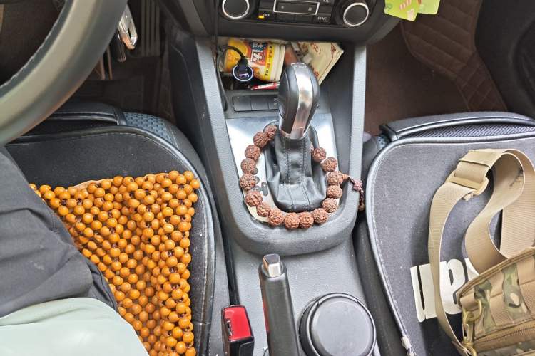 Used Volkswagen Sagitar 2014 1.4TSI BlueMotion Edition Gear Lever