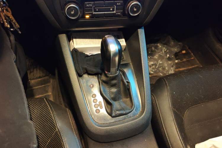 Used Volkswagen Sagitar 2014 Revised 1.4TSI Automatic Flagship Edition Gear Lever