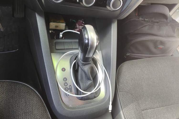 Used Volkswagen Sagitar 2014 1.6L Automatic Fashion Model Gear Lever