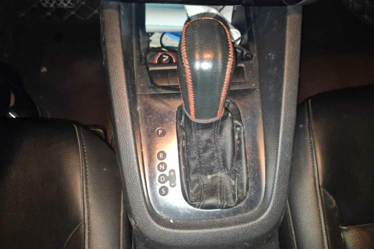 Used Volkswagen Sagitar 2014 Revised Version 1.4TSI Automatic Luxury Edition Gear Lever