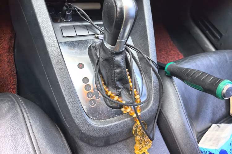 Used Volkswagen Sagitar 2014 1.4TSI Automatic Luxury Model Gear Lever