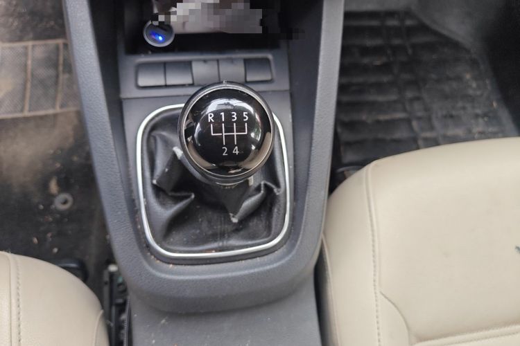 Used Volkswagen Sagitar 2014 1.6L Manual Comfort Model Gear Lever