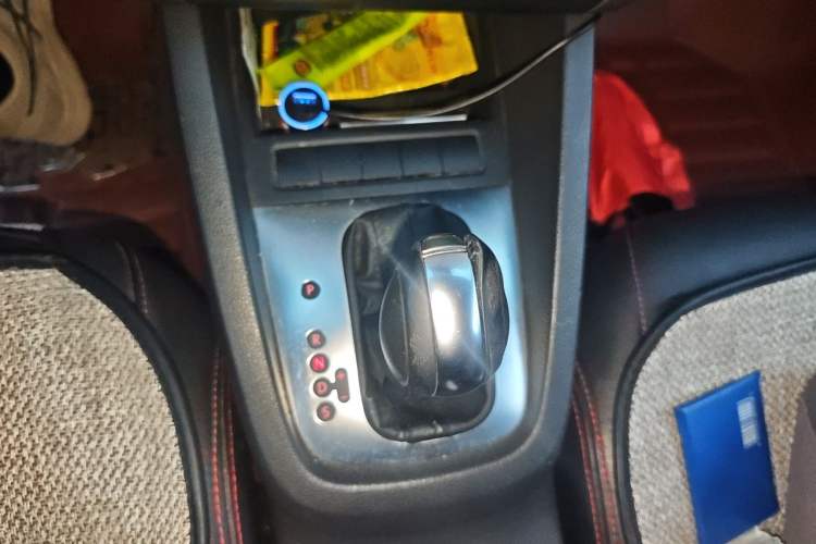 Used Volkswagen Sagitar 2014 Revised Version 1.6L Automatic Fashionable Style Gear Lever