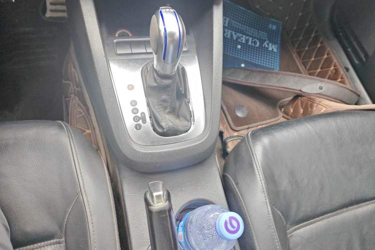Used Volkswagen Sagitar 2014 1.4TSI Automatic Luxury Model Gear Lever