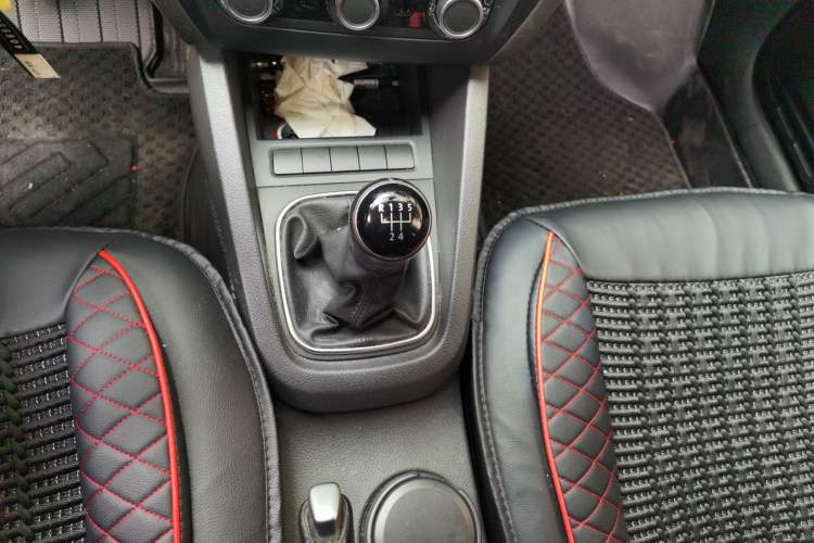 Used Volkswagen Sagitar 2014 Revised Version 1.6L Manual Leading Edition Gear Lever