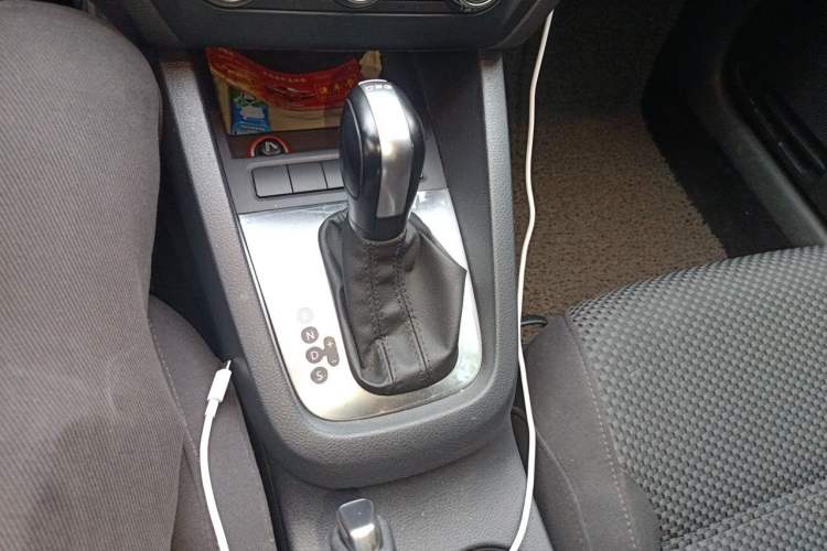 Used Volkswagen Sagitar 2014 Revised Version 1.4TSI Automatic Fashion Edition Gear Lever