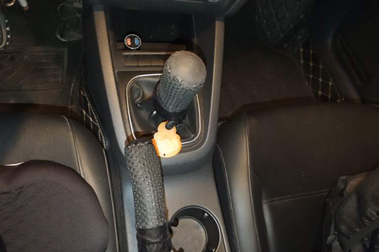 Used Volkswagen Sagitar 2014 Revised Version 1.6L Manual Comfort Edition Gear Lever
