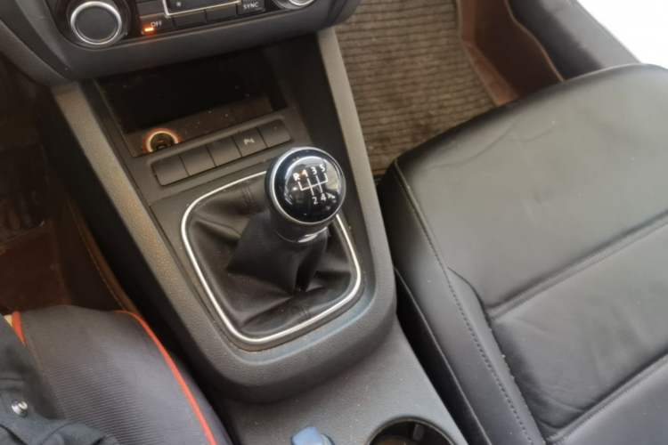 Used Volkswagen Sagitar 2014 Revised Version 1.4TSI Manual Luxury Edition Gear Lever
