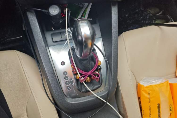 Used Volkswagen Sagitar 2014 1.4TSI Automatic Luxury Model Gear Lever
