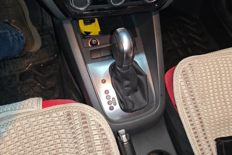 Used Volkswagen Sagitar 2014 Revised Version 1.6L Automatic Leading Edition Gear Lever