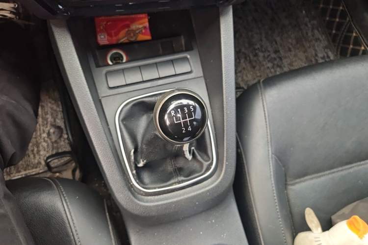 Used Volkswagen Sagitar 2014 Revised Version 1.6L Manual Comfort Edition Gear Lever