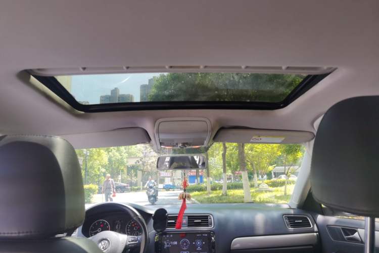 Used Volkswagen Sagitar 2014 1.4TSI Automatic Luxury Model Headliner