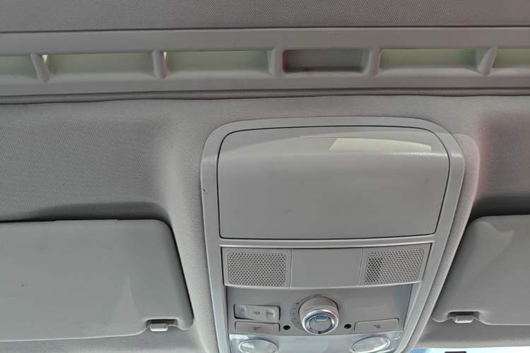 Used Volkswagen Sagitar 2014 Revised Version 1.4TSI Automatic Luxury Edition Headliner