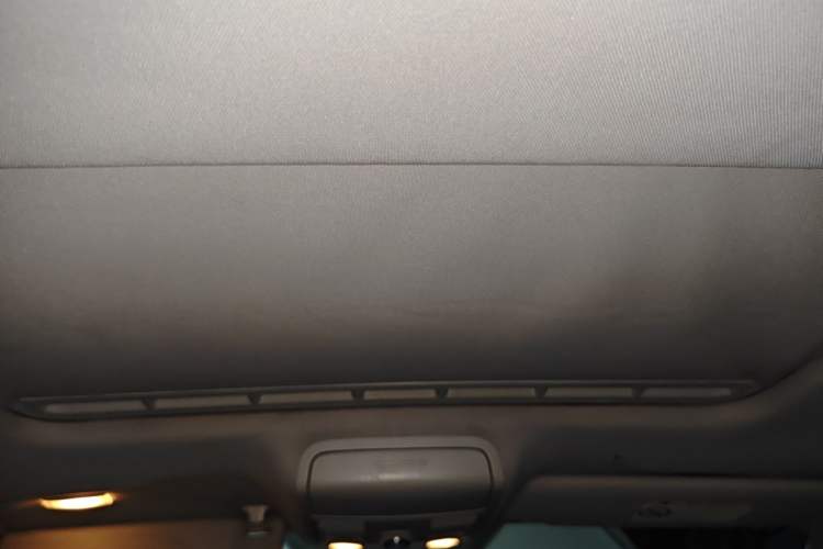 Used Volkswagen Sagitar 2014 Revised Version 1.4TSI Automatic Luxury Edition Headliner