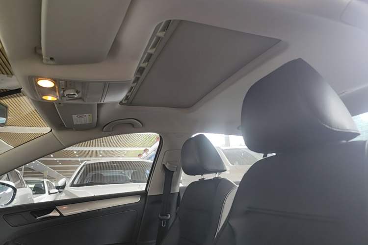 Used Volkswagen Sagitar 2014 Revised Version 1.6L Automatic Comfort Edition Headliner