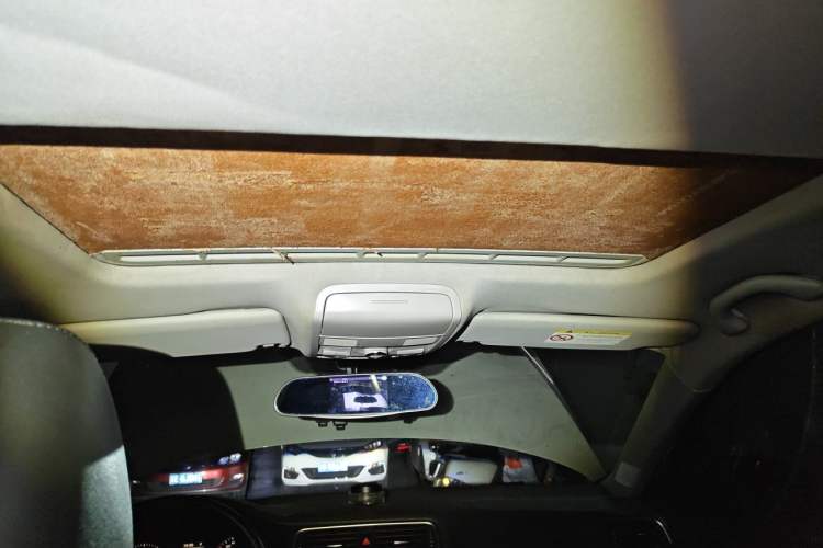 Used Volkswagen Sagitar 2014 1.4TSI Automatic Luxury Model Headliner