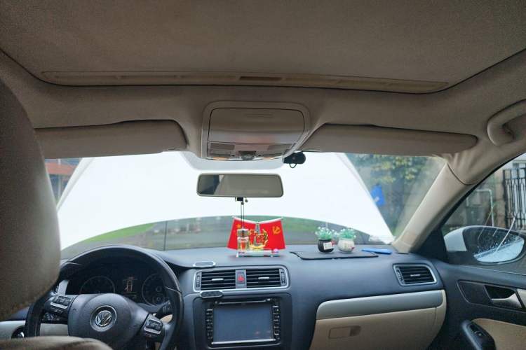 Used Volkswagen Sagitar 2014 Revised Version 1.4TSI Automatic Luxury Edition Headliner