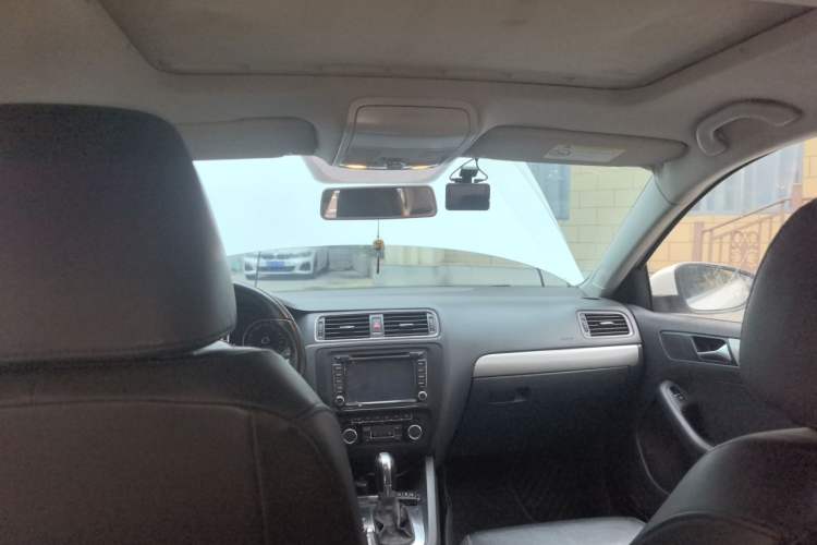 Used Volkswagen Sagitar 2014 1.4TSI Automatic Luxury Model Headliner