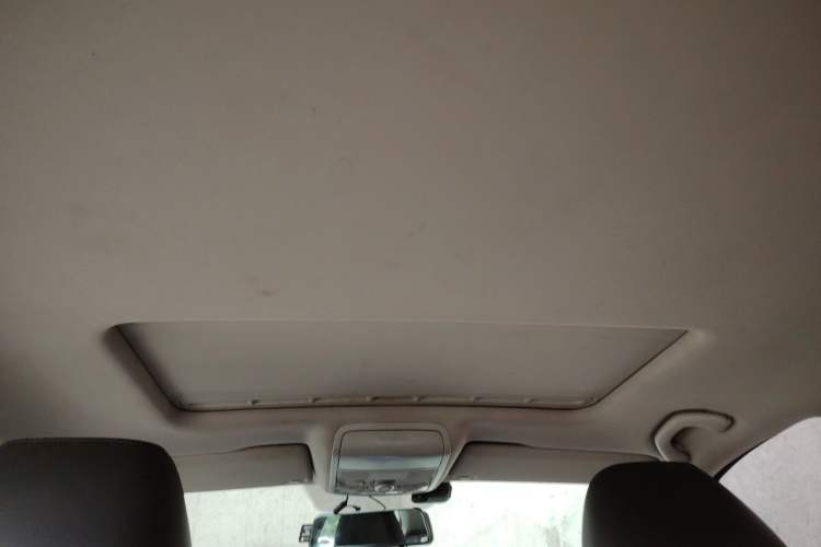 Used Volkswagen Sagitar 2014 1.6L Manual Comfort Model Headliner