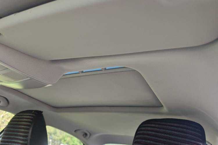 Used Volkswagen Sagitar 2014 1.6L Manual Comfort Model Headliner
