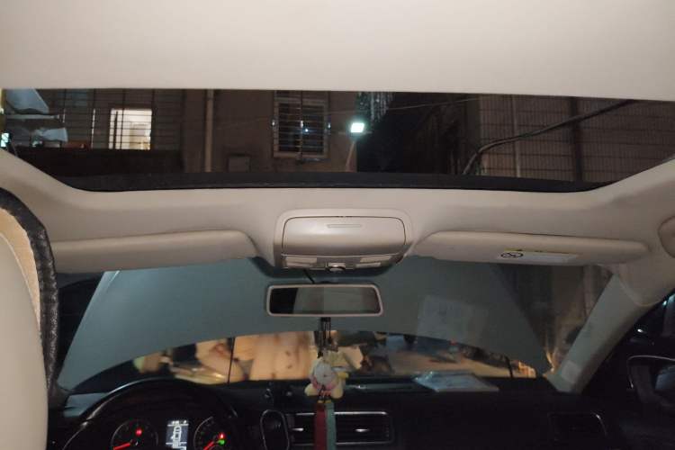 Used Volkswagen Sagitar 2014 1.4TSI Automatic Luxury Model Headliner