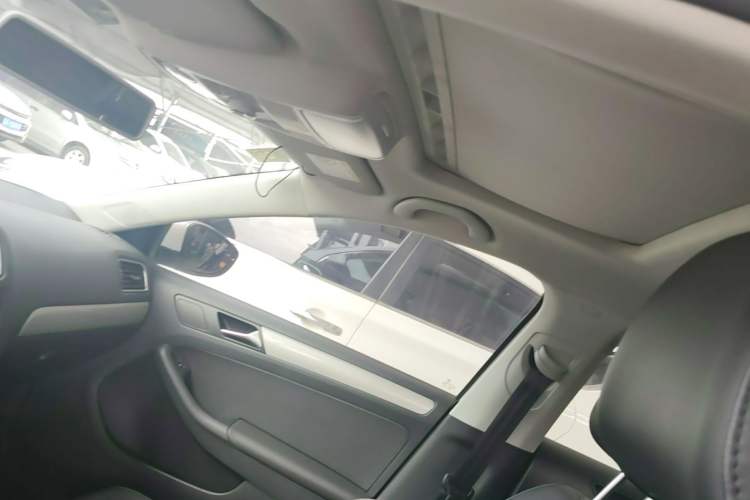 Used Volkswagen Sagitar 2014 Revised Version 1.6L Automatic Comfort Edition Headliner