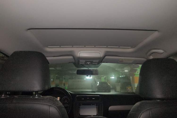 Used Volkswagen Sagitar 2014 Revised Version 1.4TSI Automatic Luxury Edition Headliner