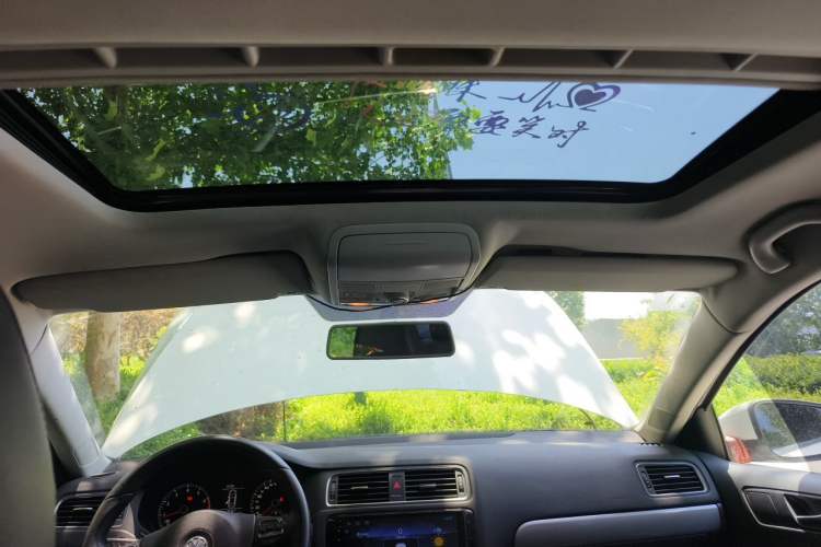 Used Volkswagen Sagitar 2014 Revised Version 1.4TSI Manual Luxury Edition Headliner