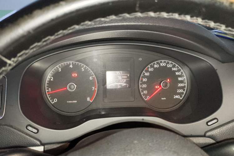 Used Volkswagen Sagitar 2014 Revised Version 1.6L Manual Comfort Edition Instrument Cluster