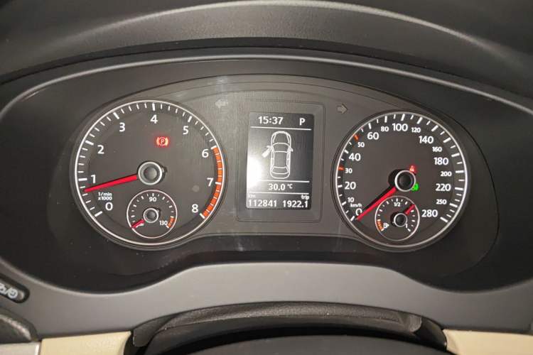 Used Volkswagen Sagitar 2014 1.4TSI Automatic Luxury Model Instrument Cluster