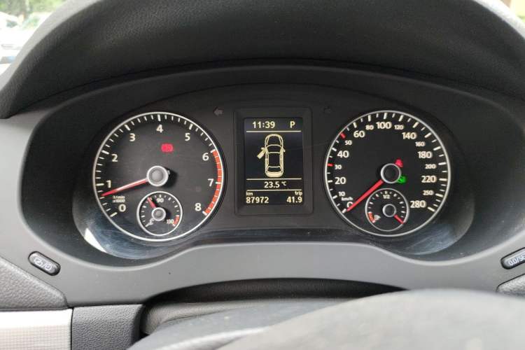 Used Volkswagen Sagitar 2014 Revised Version 1.4TSI Automatic Luxury Edition Instrument Cluster