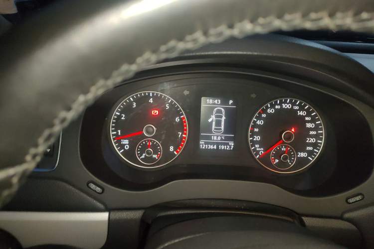 Used Volkswagen Sagitar 2014 1.4TSI Automatic Luxury Model Instrument Cluster