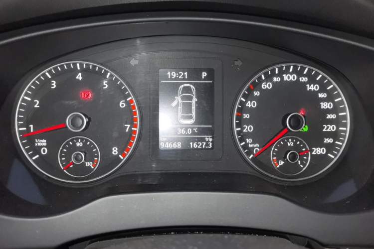 Used Volkswagen Sagitar 2014 1.4TSI Automatic Luxury Model Instrument Cluster