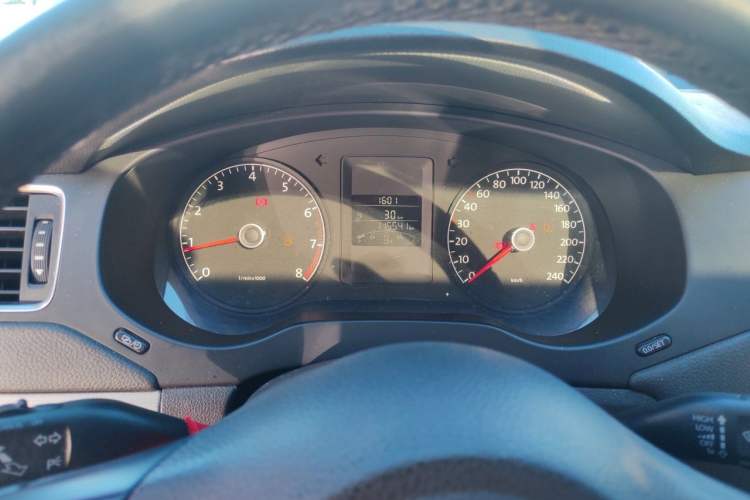 Used Volkswagen Sagitar 2014 Revised Version 1.6L Manual Comfort Edition Instrument Cluster