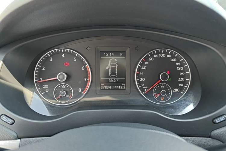 Used Volkswagen Sagitar 2014 Revised Version 1.4TSI Automatic Luxury Edition Instrument Cluster