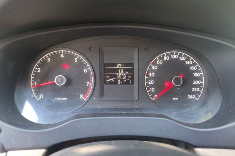 Used Volkswagen Sagitar 2014 1.6L Manual Comfort Model Instrument Cluster