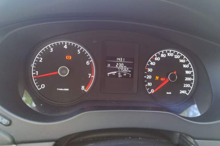 Used Volkswagen Sagitar 2014 1.6L Manual Comfort Model Instrument Cluster