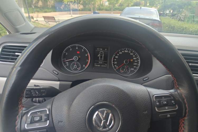 Used Volkswagen Sagitar 2014 Revised Version 1.4TSI Automatic Luxury Edition Instrument Cluster