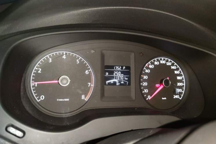 Used Volkswagen Sagitar 2014 Revised Version 1.6L Automatic Comfort Edition Instrument Cluster